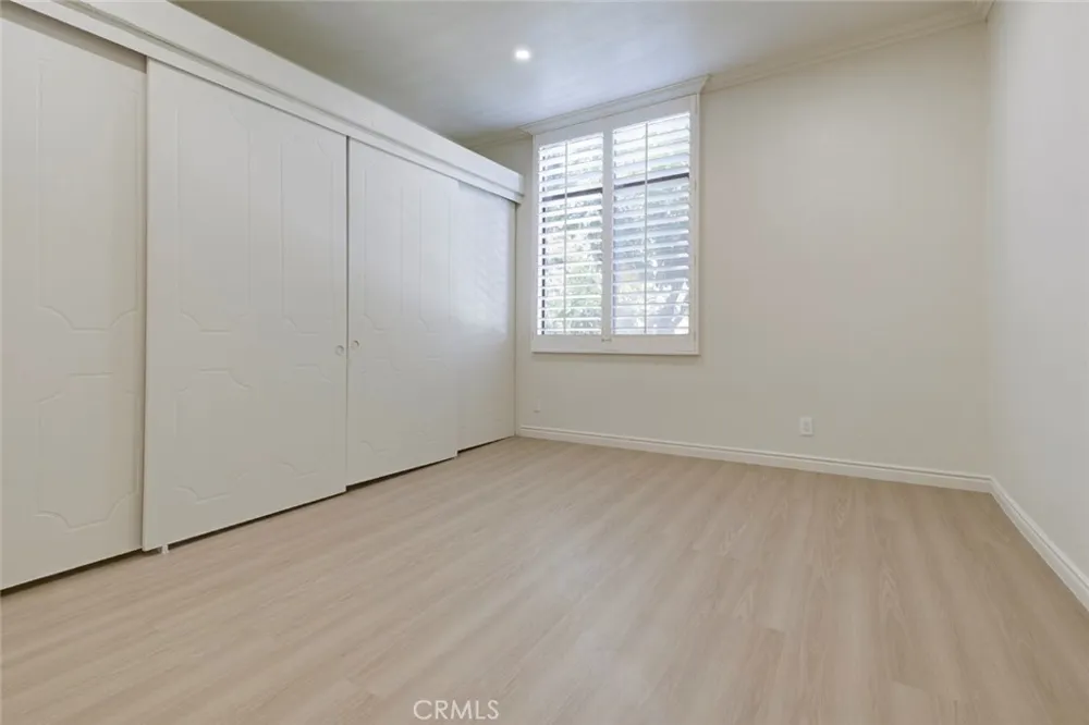 10470 Riverside #102 Toluca Lake, CA 91602