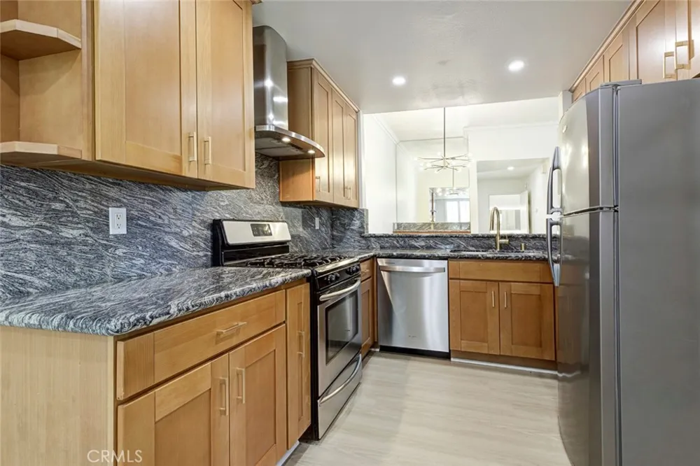 10470 Riverside #102 Toluca Lake, CA 91602
