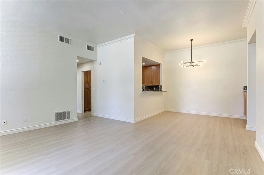 10470 Riverside #102 Toluca Lake, CA 91602