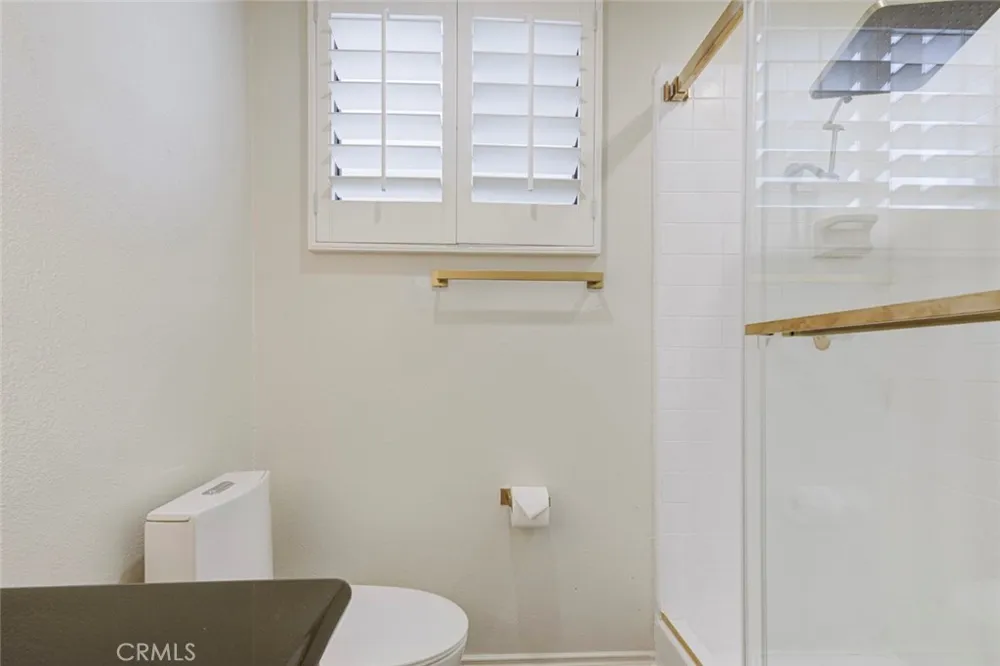 10470 Riverside #102 Toluca Lake, CA 91602
