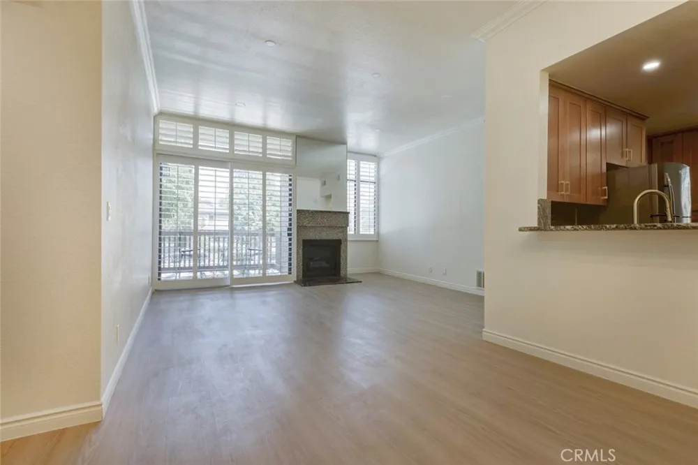 10470 Riverside #102 Toluca Lake, CA 91602