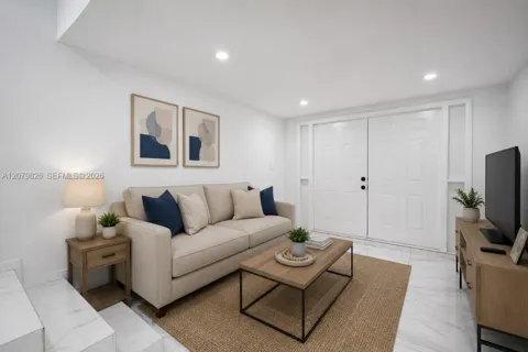 411 SW 34th Ave #2