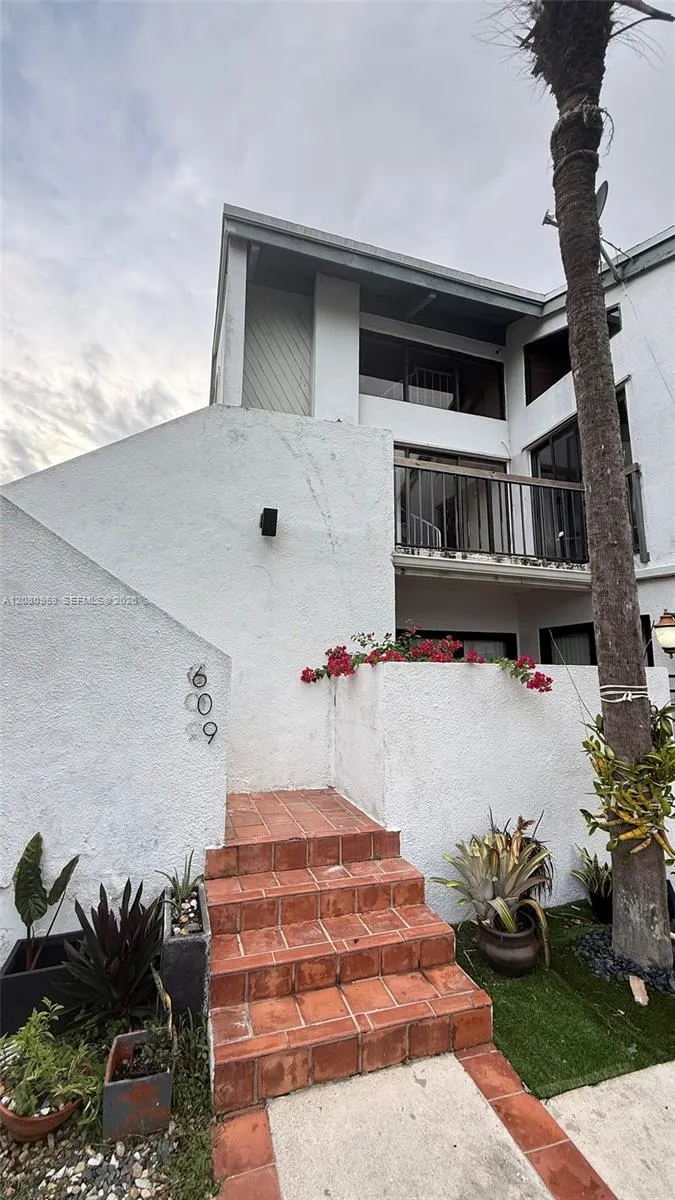8271 SW 157th Ave #609 Miami, FL 33193