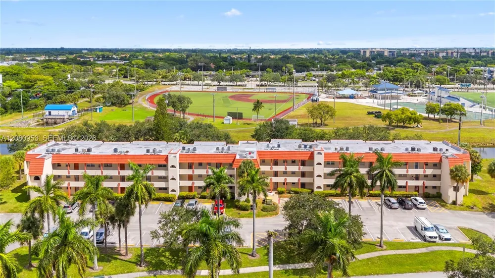 7891 Sunrise Lakes Dr #305 Sunrise, FL 33322