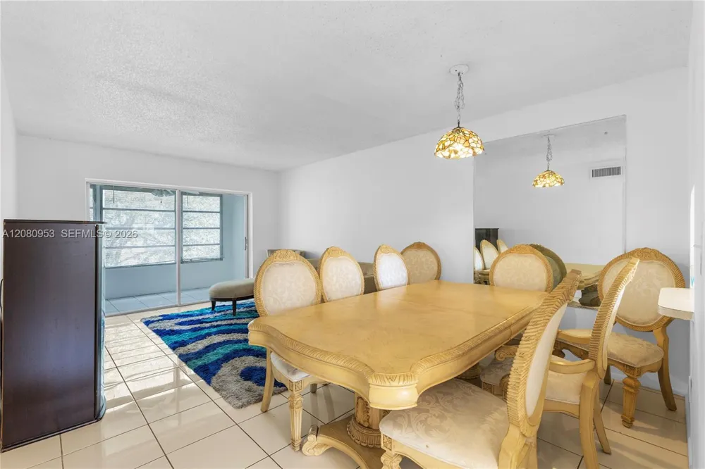 7891 Sunrise Lakes Dr #305 Sunrise, FL 33322