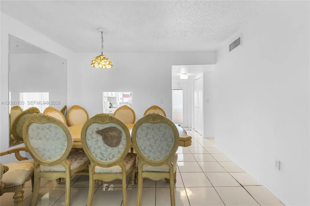 7891 Sunrise Lakes Dr #305 Sunrise, FL 33322