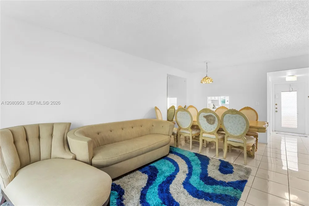 7891 Sunrise Lakes Dr #305 Sunrise, FL 33322