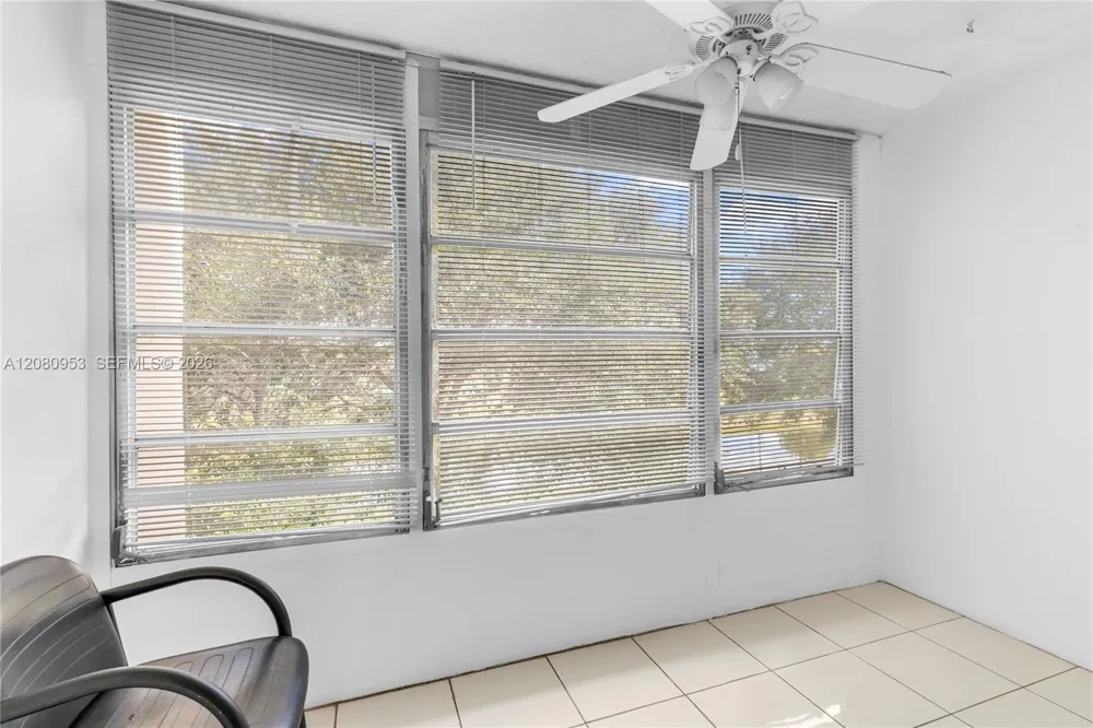 7891 Sunrise Lakes Dr #305 Sunrise, FL 33322