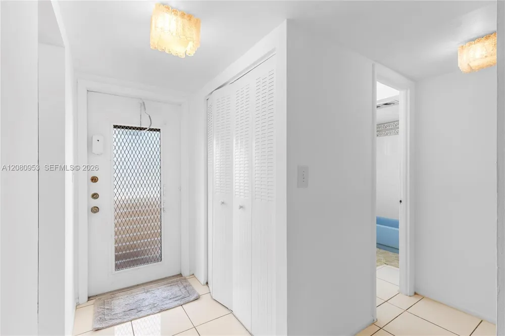 7891 Sunrise Lakes Dr #305 Sunrise, FL 33322