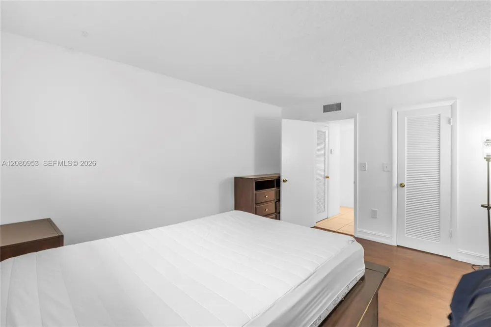 7891 Sunrise Lakes Dr #305 Sunrise, FL 33322