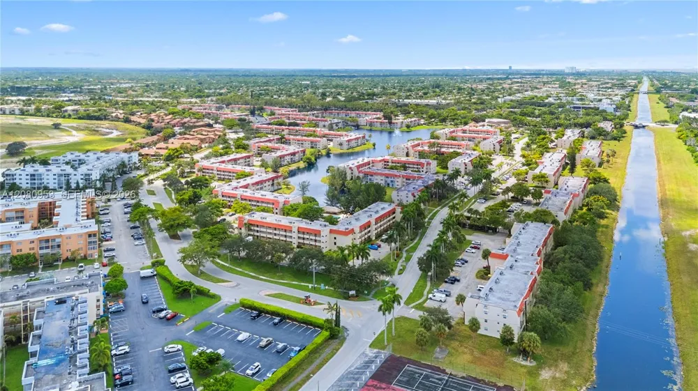 7891 Sunrise Lakes Dr #305 Sunrise, FL 33322
