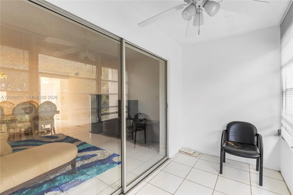 7891 Sunrise Lakes Dr #305 Sunrise, FL 33322