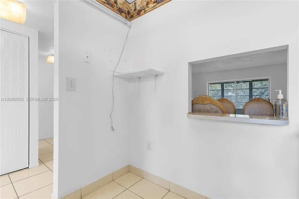 7891 Sunrise Lakes Dr #305 Sunrise, FL 33322