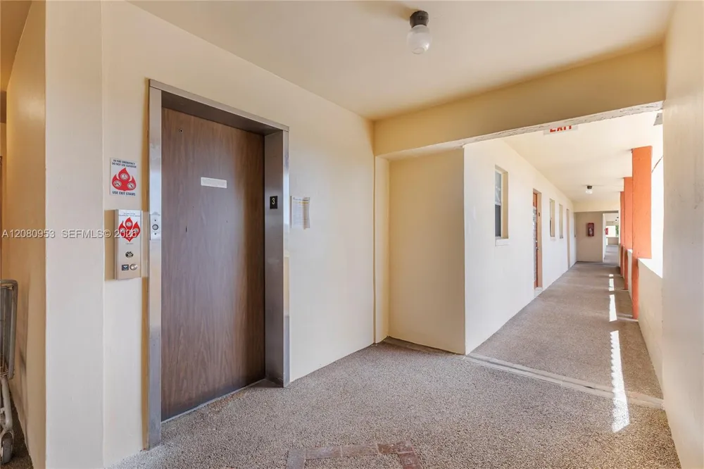 7891 Sunrise Lakes Dr #305 Sunrise, FL 33322