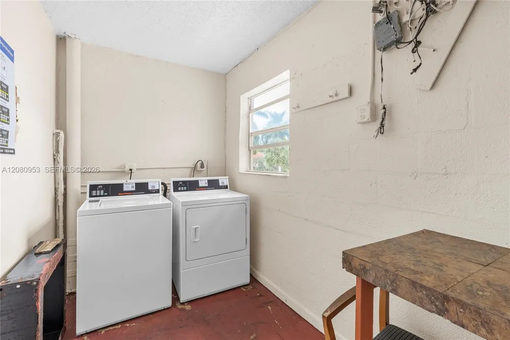 7891 Sunrise Lakes Dr #305 Sunrise, FL 33322