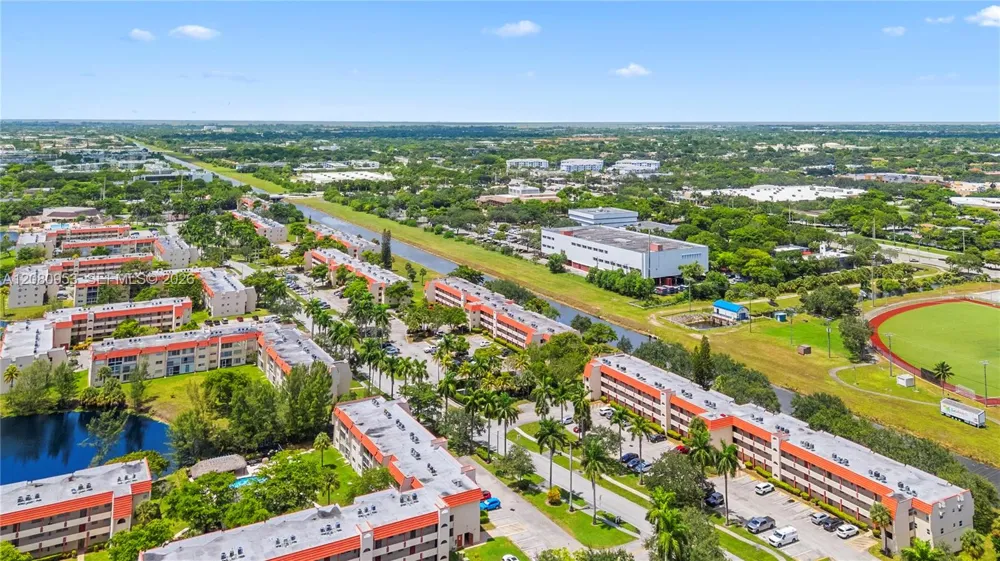 7891 Sunrise Lakes Dr #305 Sunrise, FL 33322