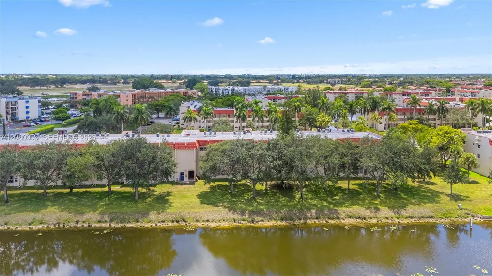 7891 Sunrise Lakes Dr #305 Sunrise, FL 33322