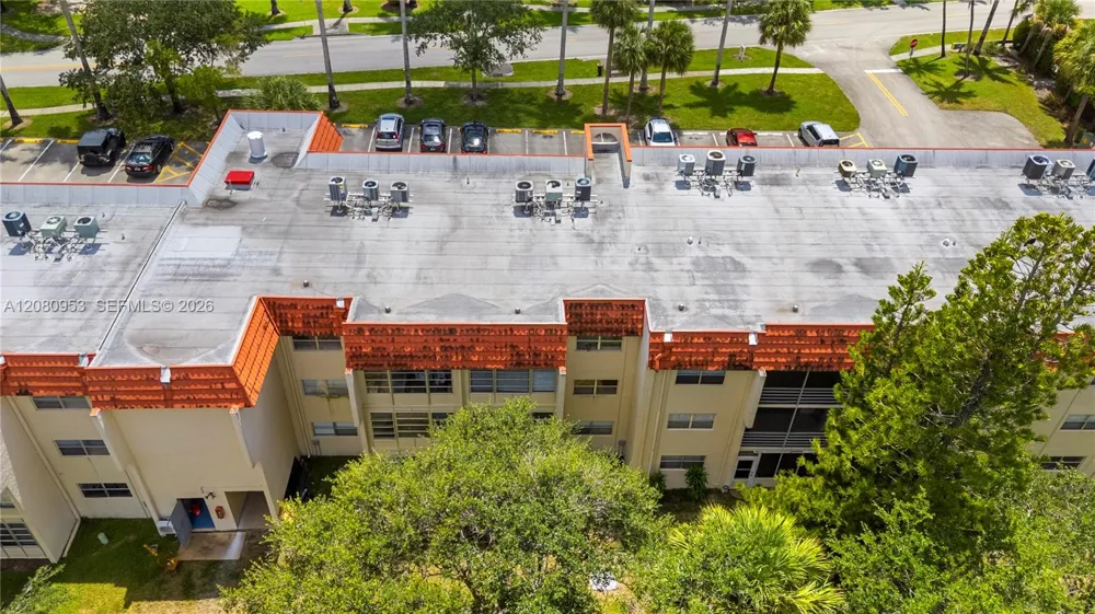 7891 Sunrise Lakes Dr #305 Sunrise, FL 33322
