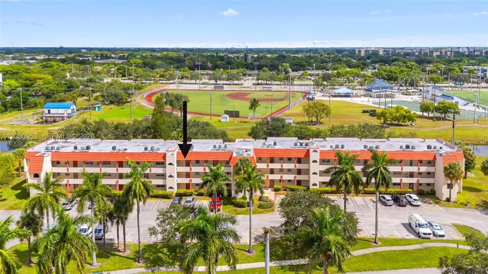 7891 Sunrise Lakes Dr #305 Sunrise, FL 33322