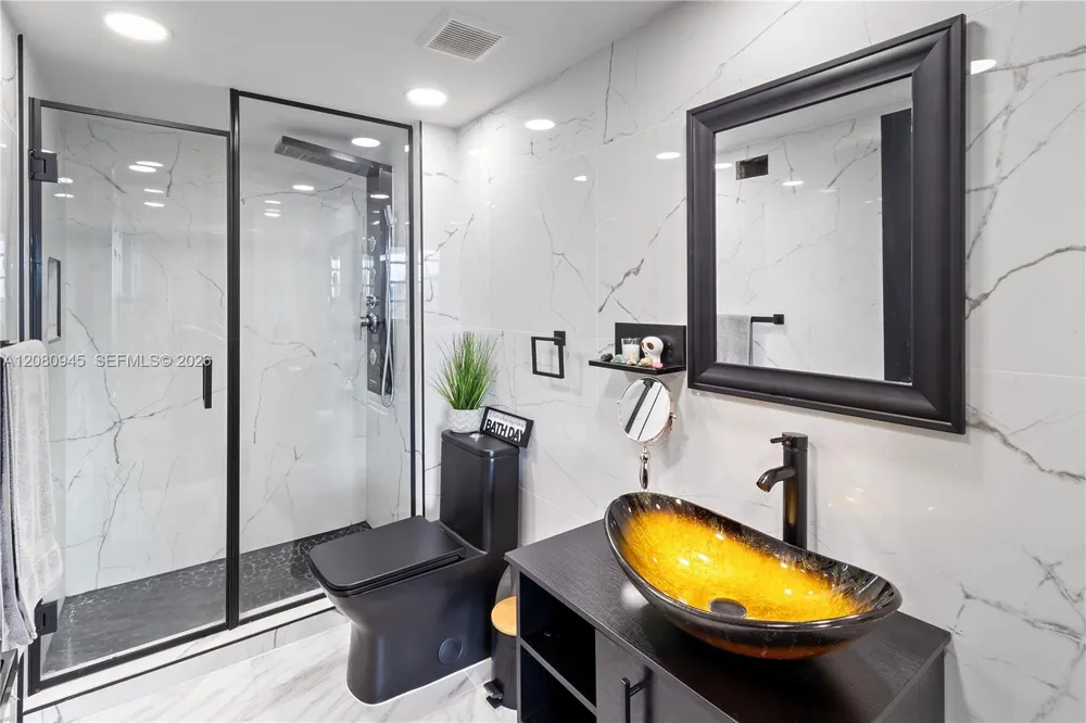 2780 NE 183rd St #2114 Aventura, FL 33160