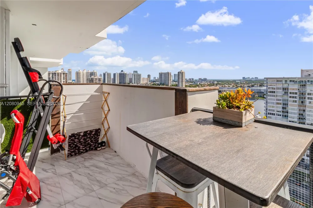 2780 NE 183rd St #2114 Aventura, FL 33160