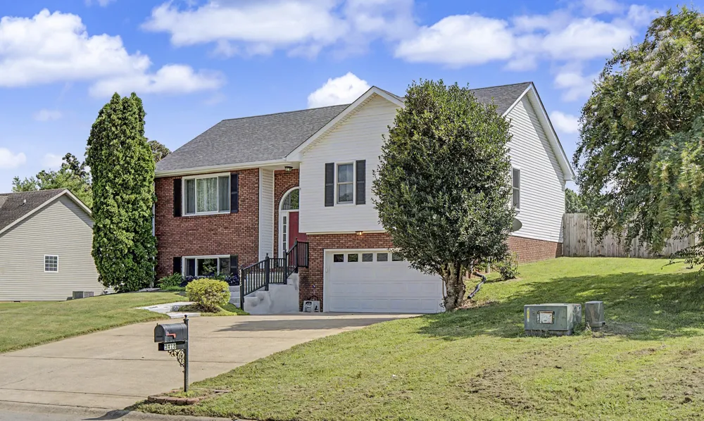 3418 Poplar Hill Clarksville, TN 37043