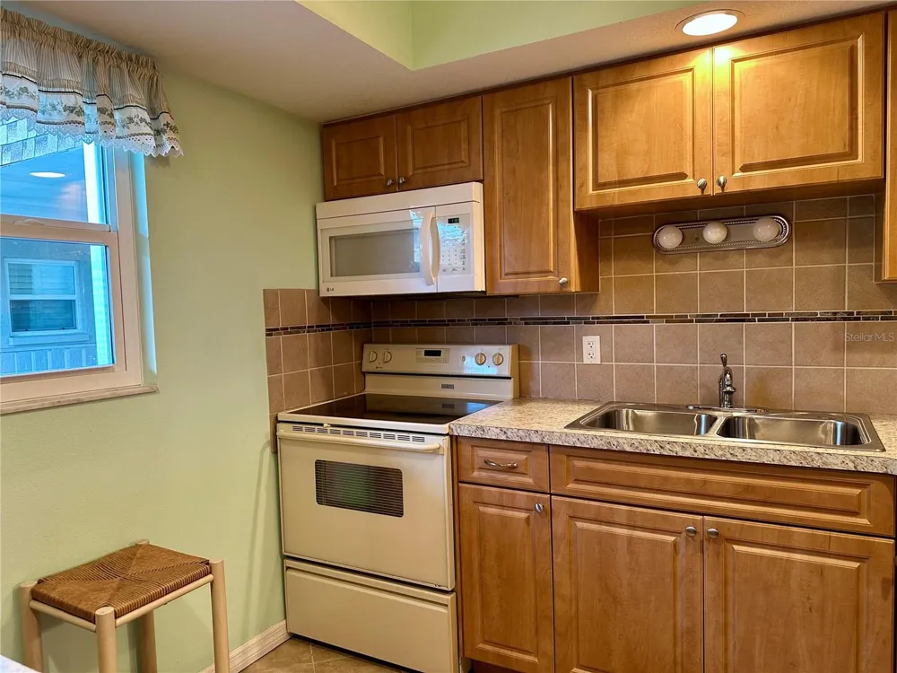 1330 GLEN OAKS DRIVE E #370D Sarasota, FL 34232