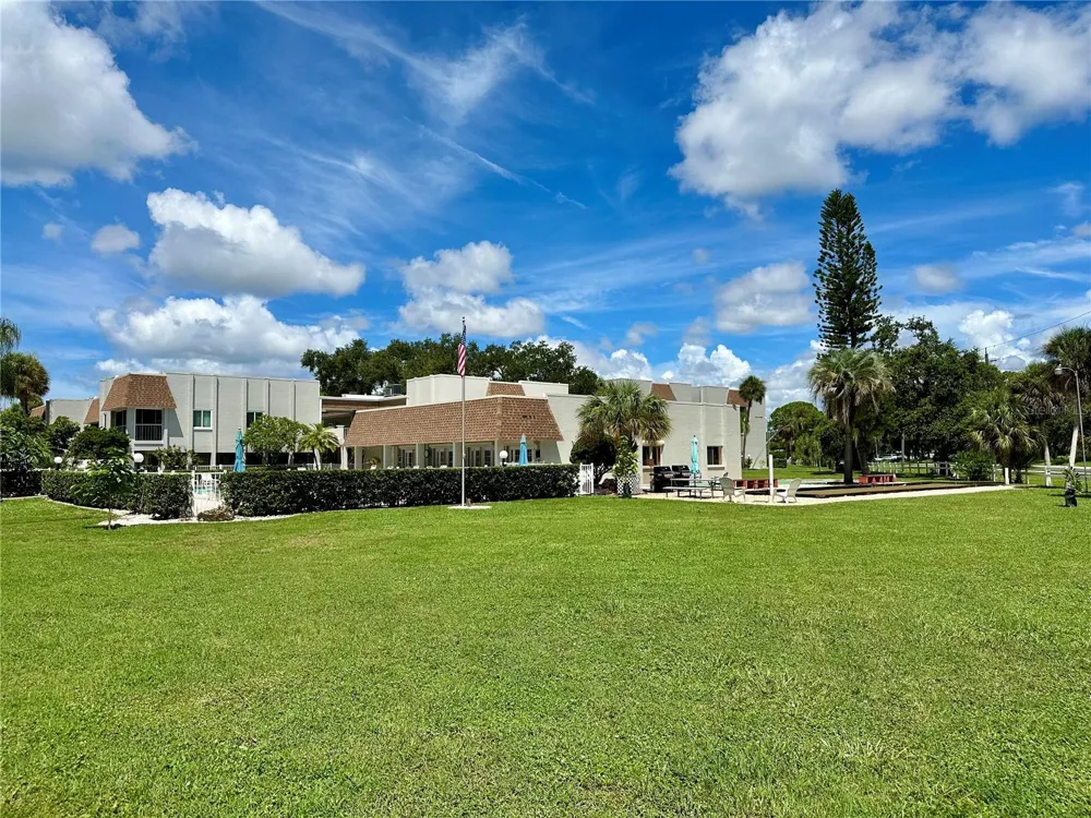 1330 GLEN OAKS DRIVE E #370D Sarasota, FL 34232