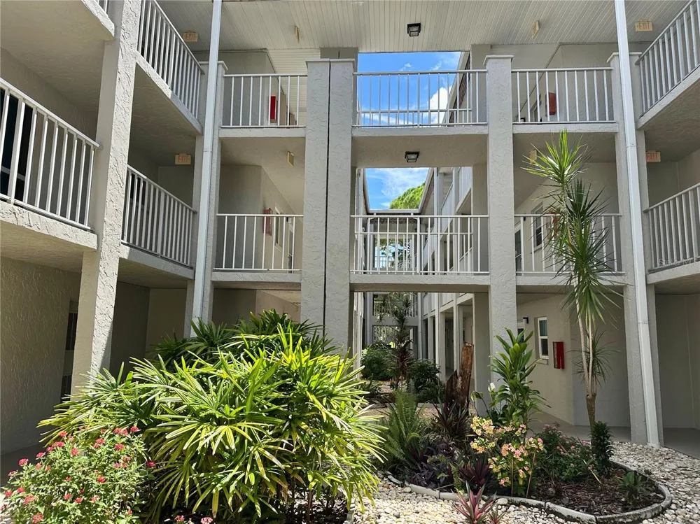 1330 GLEN OAKS DRIVE E #370D Sarasota, FL 34232
