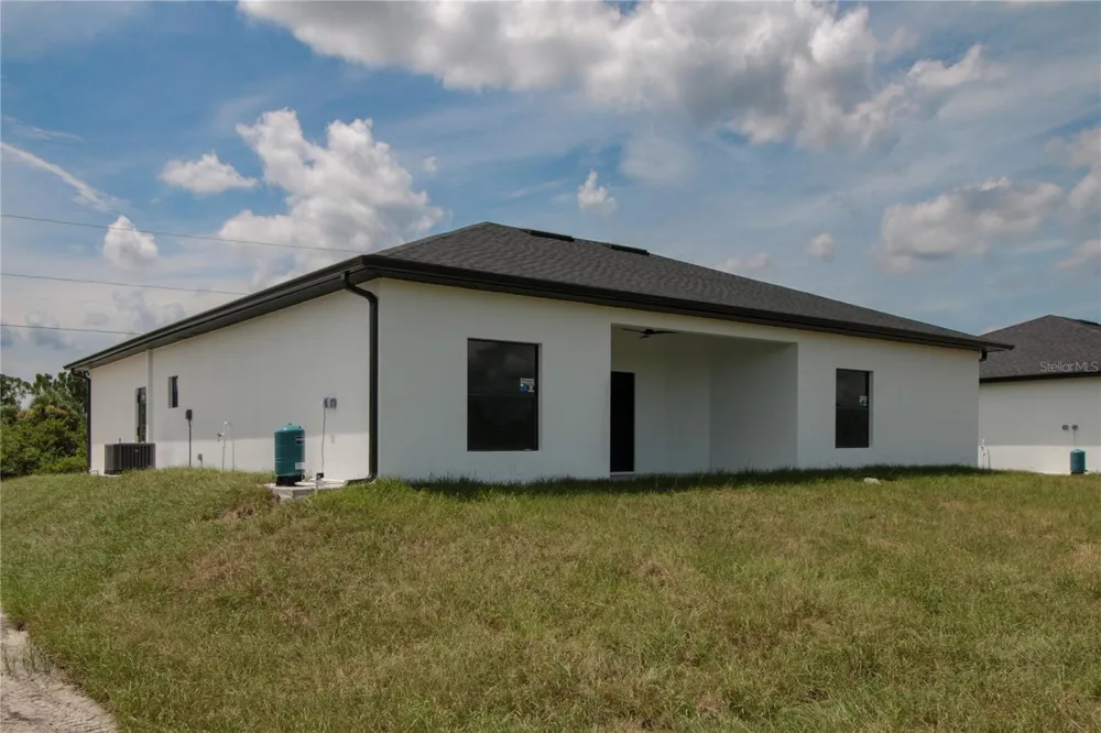 945 COMMODORE STREET Lehigh Acres, FL 33974