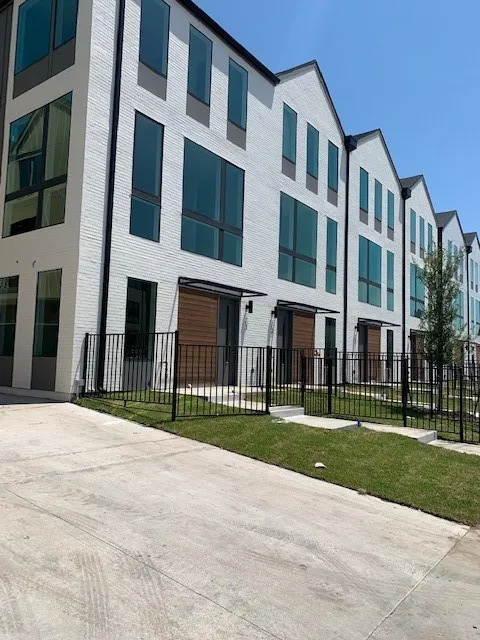 4426 Cabell Drive #1105 Dallas, TX 75204