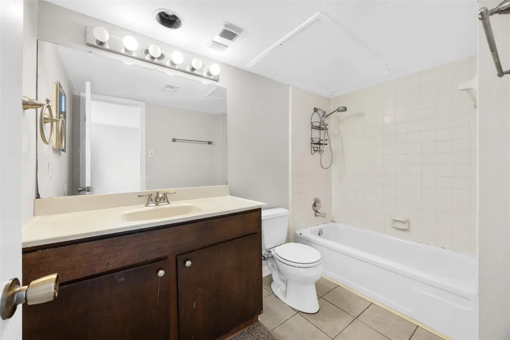 2100 Wilcrest Drive #130 Houston, TX 77042