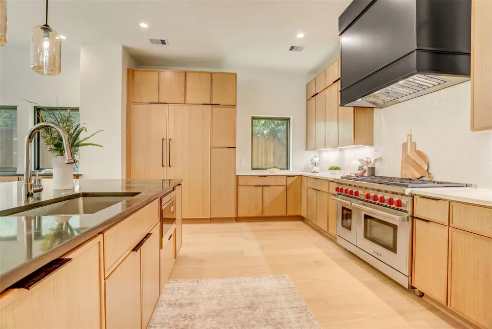 5409 Chevy Chase #B Houston, TX 77056