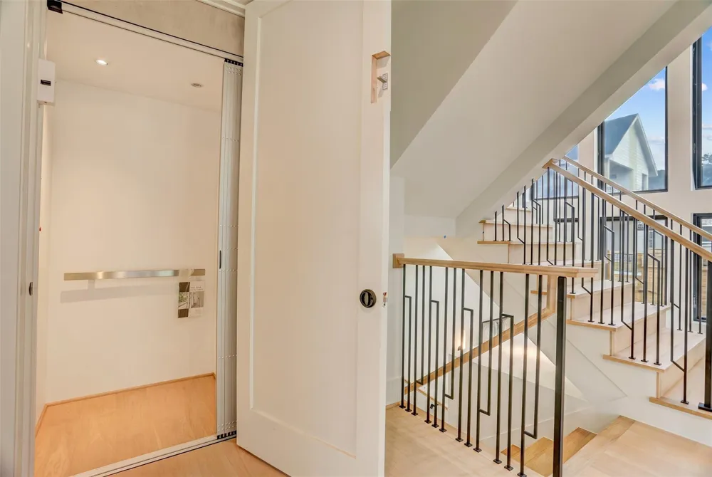 5409 Chevy Chase #B Houston, TX 77056