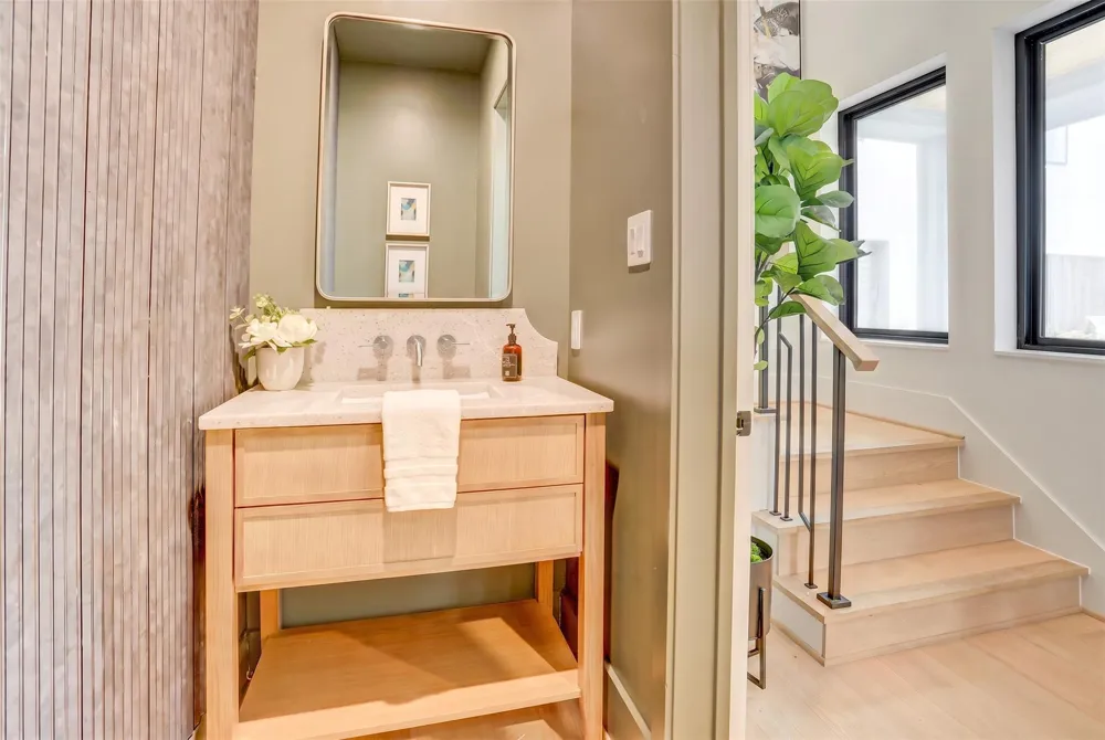 5409 Chevy Chase #B Houston, TX 77056