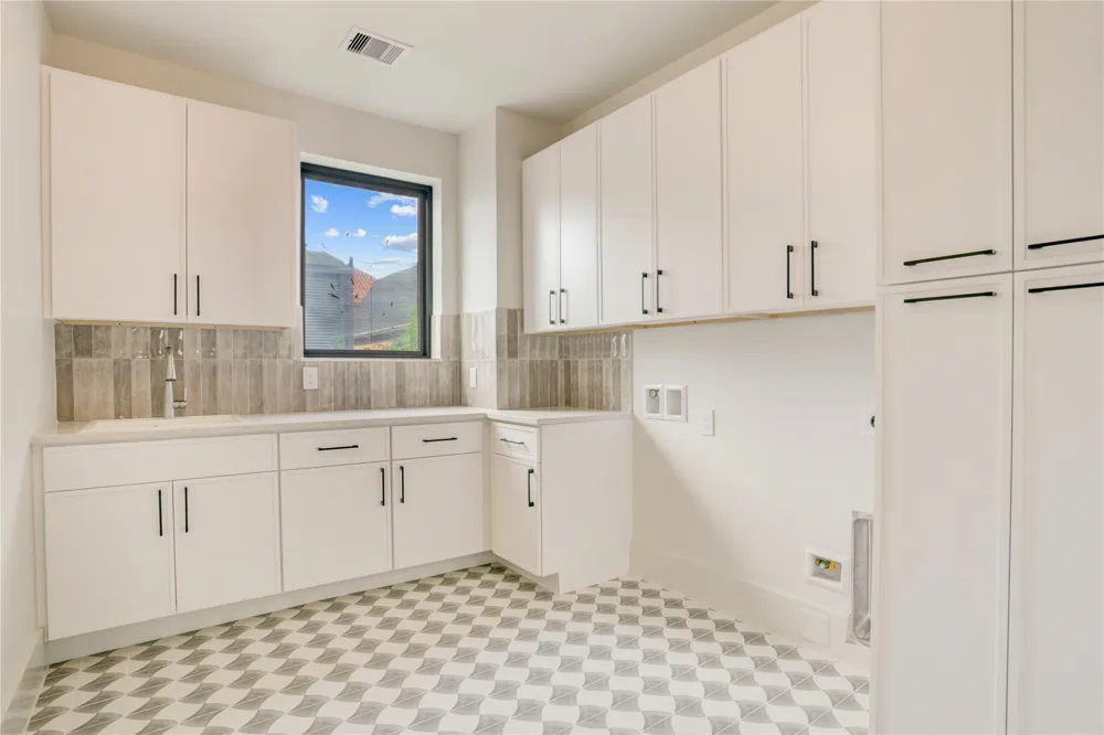 5409 Chevy Chase #B Houston, TX 77056