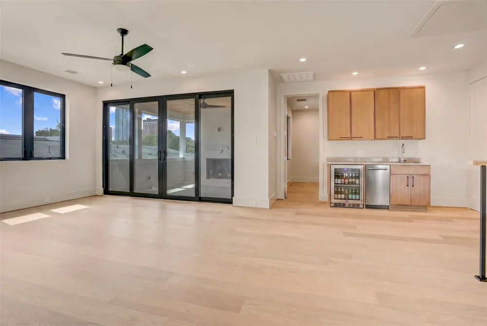 5409 Chevy Chase #B Houston, TX 77056