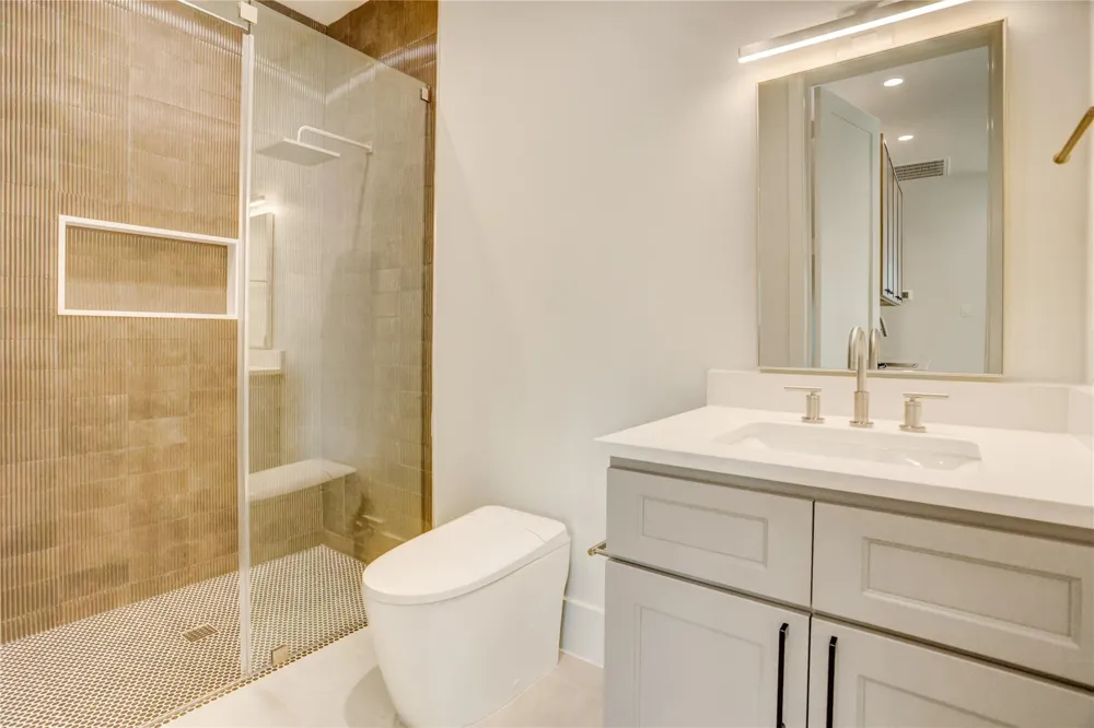 5409 Chevy Chase #B Houston, TX 77056
