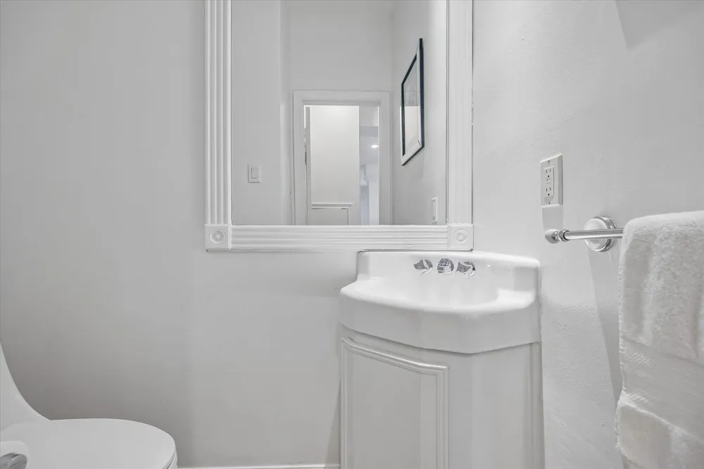 1112 Nantucket Drive #A Houston, TX 77057