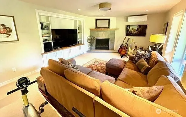 10191 NE Beach Crest Drive Bainbridge Island, WA 98110