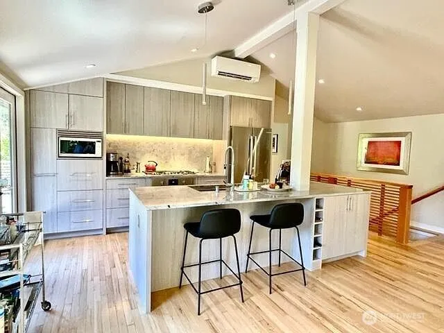 10191 NE Beach Crest Drive Bainbridge Island, WA 98110