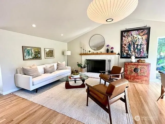 10191 NE Beach Crest Drive Bainbridge Island, WA 98110