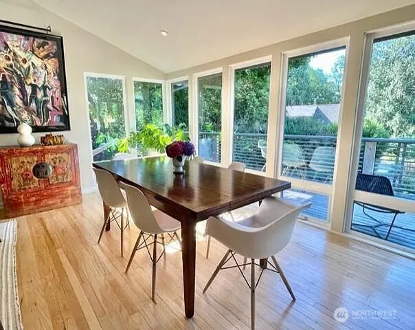 10191 NE Beach Crest Drive Bainbridge Island, WA 98110