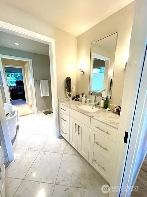 10191 NE Beach Crest Drive Bainbridge Island, WA 98110