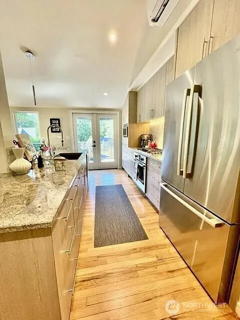 10191 NE Beach Crest Drive Bainbridge Island, WA 98110