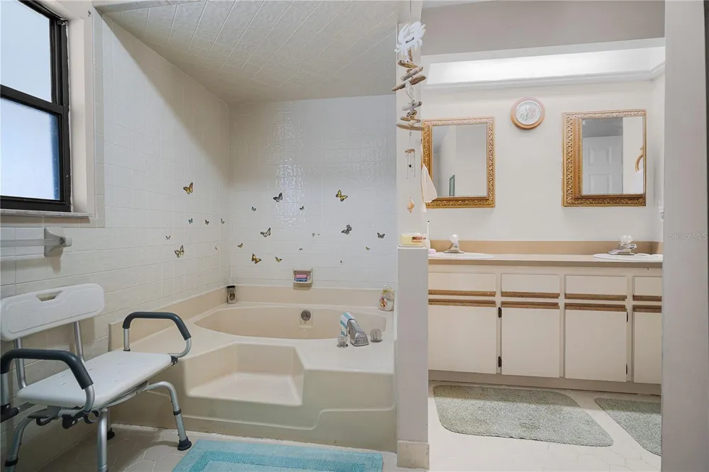 12 CHERRY BLOSSOM LANE Winter Haven, FL 33884
