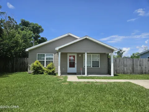 901 Huntington Drive
