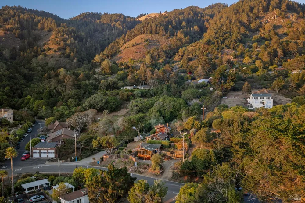 3384 Shoreline Highway Stinson Beach, CA 94970