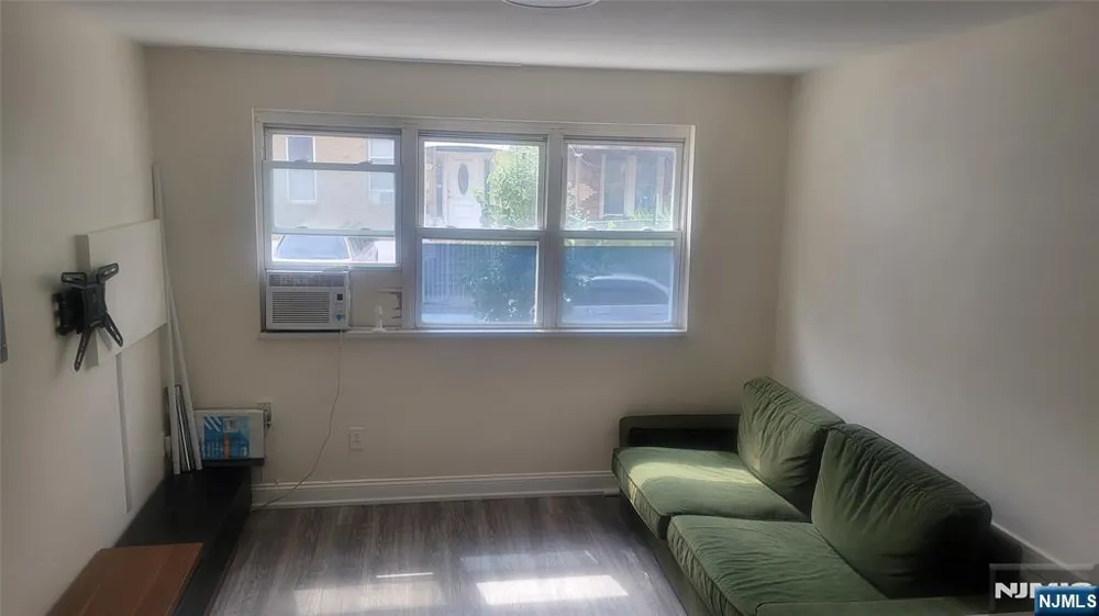 552 38th Street 2 Union City, NJ 07087