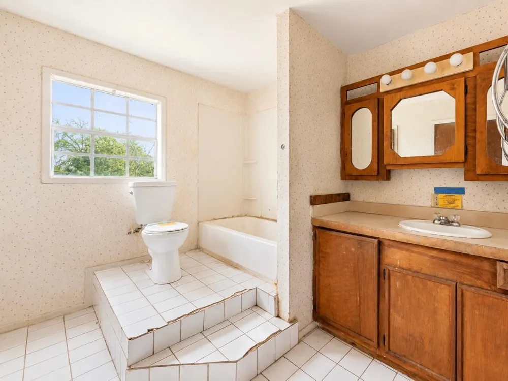 222 E Southland Avenue Alvin, TX 77511
